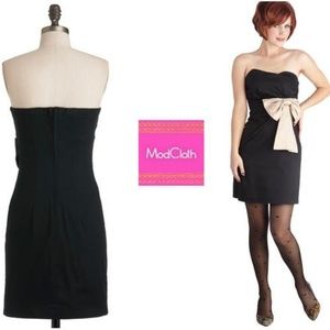 MODCLOTH MEDIUM 6 8 Black Party Dress Built-in Bra